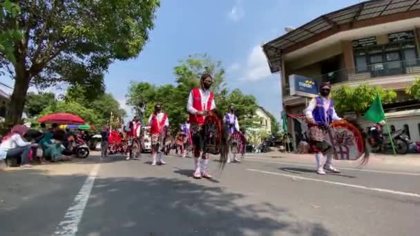 Parade Palace Soldiers Bregodo Jaran Kepang Costumes Celebration Founding City — Vídeo de stock