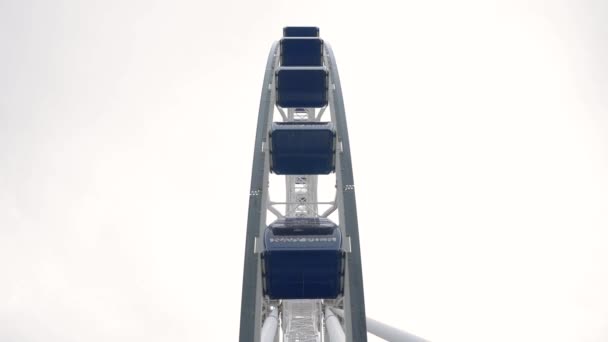 Rotating Centennial Ferris Wheel Navy Pier Chicago Usa Low Angle — 图库视频影像