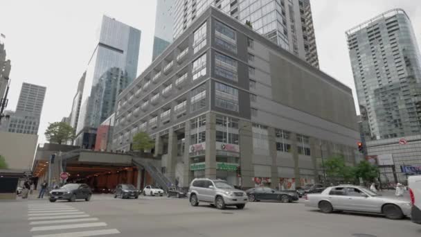 Lalu Lintas Persimpangan Avenue Downtown Chicago Usa Pada Hari Musim — Stok Video