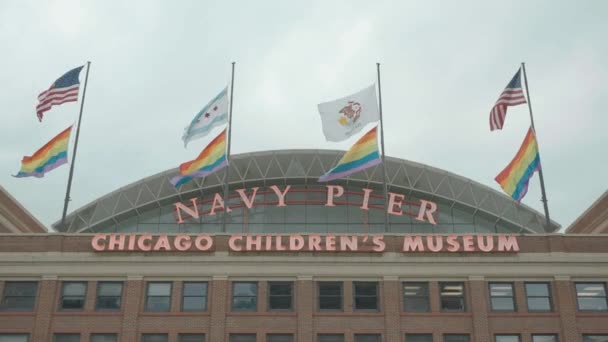 American National Illinois State City Flag Chicago Children Museum Building — Vídeo de stock