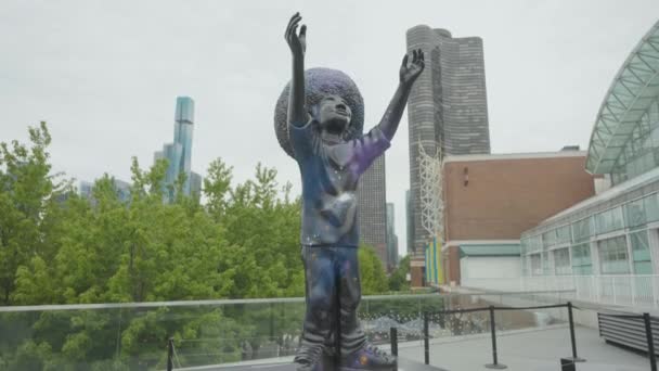 Reach Art Installation Chris Daze Ellis Sculpture Navy Pier Chicago — Stock video