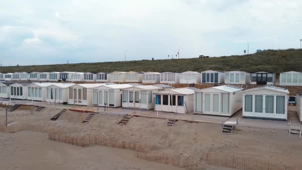 Long Line Cabins North Sea Beach — стокове відео