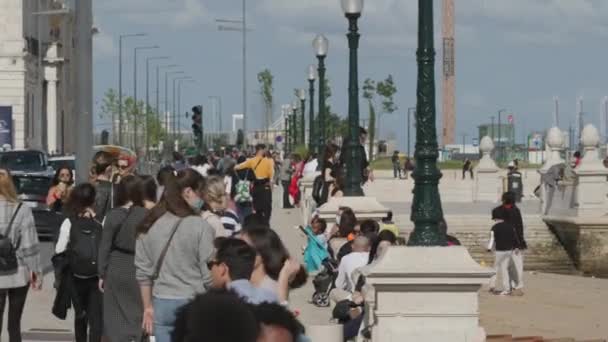 Crowd Tourists Walking Water Lisbon Portugal — ストック動画