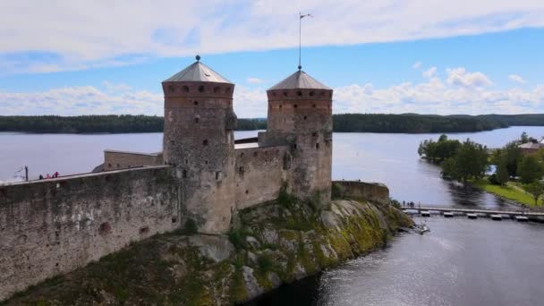 Drone Flying Medieval Castle Walls Approaching Historical Tower Olavinlinna Castle — 图库视频影像