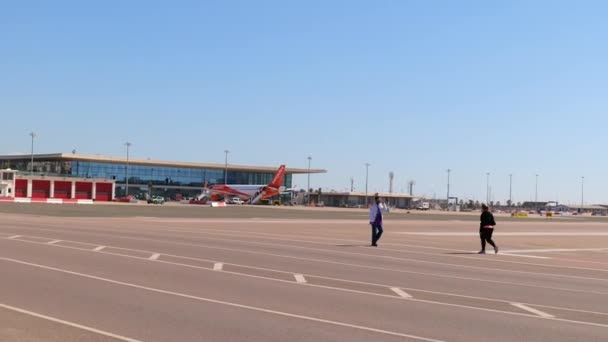 People Vehicles Gibraltar International Airport Sunny Day Wide Pan Right — Video