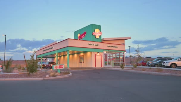 Eegee Fast Food Restaurant Tucson Arizona View Drive Freeway — Stock video