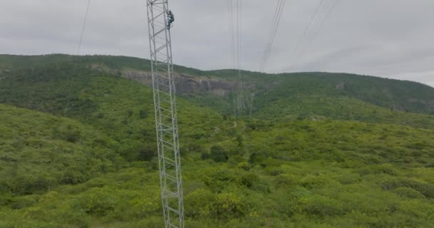 Aerial Approaching Worker Descending Metal Structure High Voltage Tower — 图库视频影像