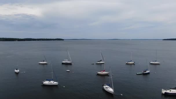 Forwarding Aerial Dolly Mesmerizing Lake White Boats Anchored Sea — Stockvideo