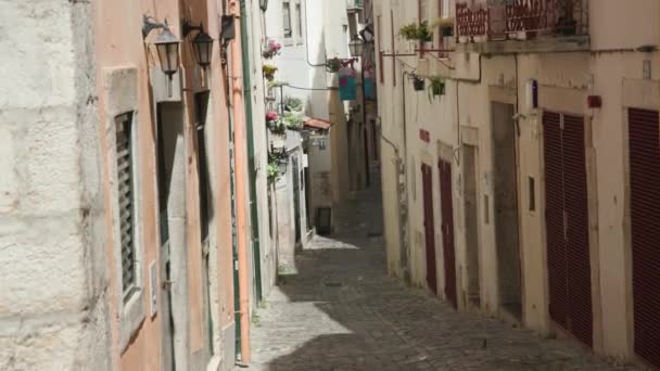 Person Walking Very Quiet Alley Alfama Most Historic Neighborhood Lisbon — стоковое видео