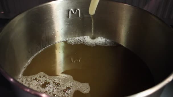 Slow Zoom Detail Shot Hot Filtered Beer Mash Running Hose — Vídeo de Stock