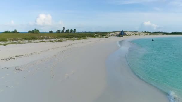 Drone Shot Traveling Cayo Agua Island White Sand Octopus Tent — Vídeos de Stock