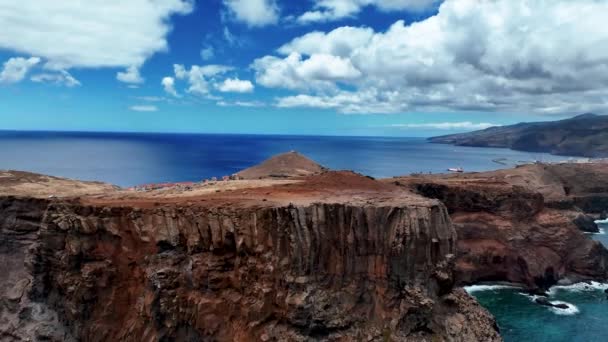 Miradouro Ponta Rosto Geslepen Kliffen Kustlijn Funchal Madeira Portugal Terugtrekken — Stockvideo