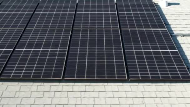 Solar Panels Rooftop Generating Clean Renewable Alternative Energy Close Sliding — Vídeo de stock