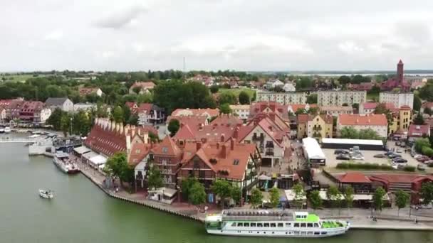 Panorama Nad Jeziorem Mikołajskim Mikołajkami Polsce Lot Dronem Powietrznym Przez — Wideo stockowe