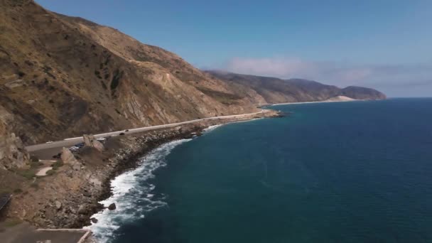 Aerial Footage Beach Shore Cliff Malibu California Sunny Day — стокове відео