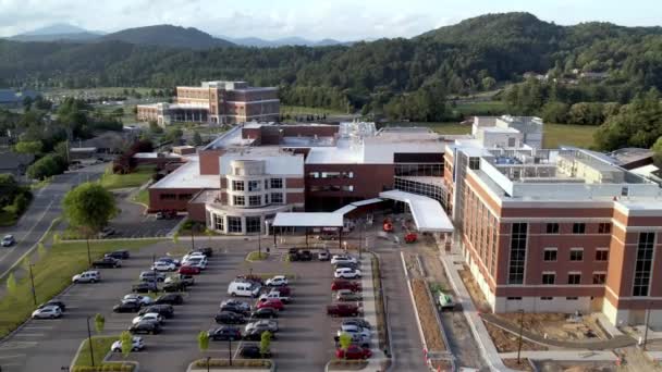 Aerial Pullout Appalachian Regional Healthcare System Boone North Carolina — стокове відео