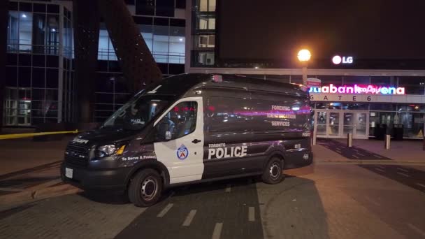 Toronto Canada Police Forensic Identification Van Parked Scotiabank Arena Venue — Vídeo de Stock