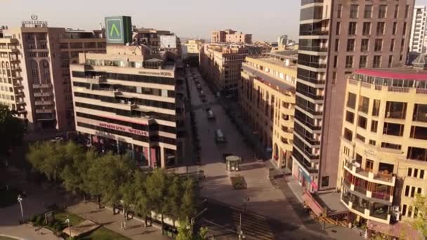 Downtown Urban City Flying Drone — ストック動画