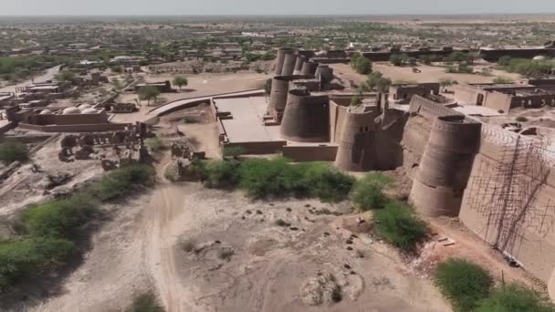 Side Angle Drone View Derawar Fort Walls Gate — Wideo stockowe