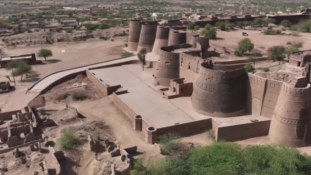 Luchtfoto Adembenemend Uitzicht Derawar Fort Een Sunny Blue Sky Day — Stockvideo