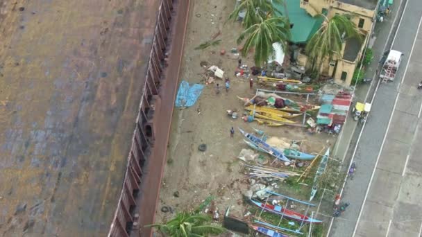 Tayfun Rolly Filipinler Puerto Galerisi Vurduktan Sonra Deniz Kıyısında Sıkışmış — Stok video