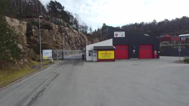 Approaching Coronavirus Poster Closed Gate Opening Hours Healthcare Lindesnes Norway — Stockvideo
