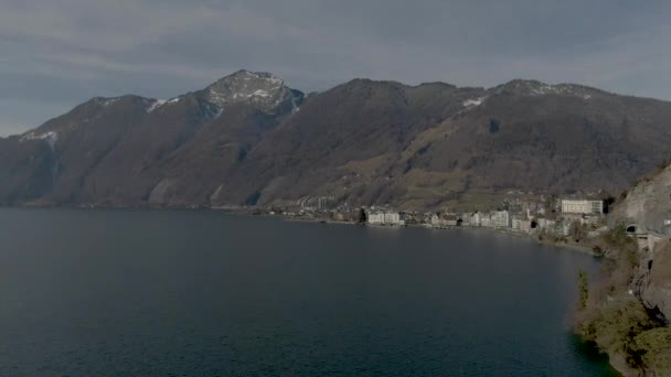 Drone Shot Swiss Mountain Lake Breathtaking Mountain Landscape — Vídeos de Stock