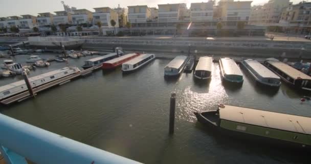 Panoramic Shot Marina Boat Houses Apartments Promenade Distance Parque Das — стокове відео