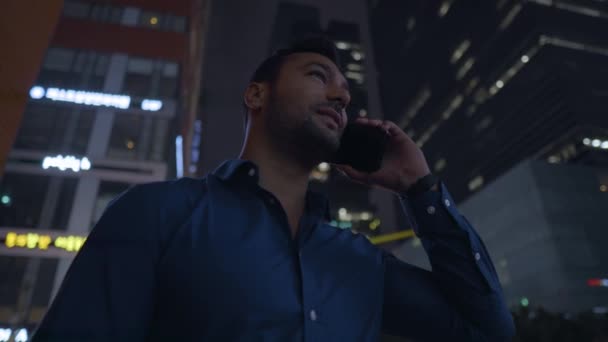 Satisfied Successful Businessman Calling Smartphone Outdoors End Call Looking Away — Vídeo de Stock