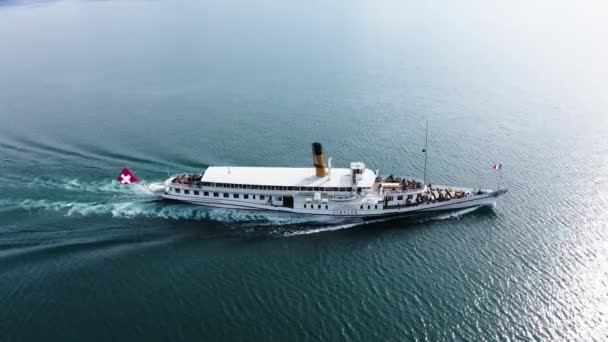 Medium Drone Shot Passenger Paddle Steamer Boat Transporting Passengers Lake — Stok video