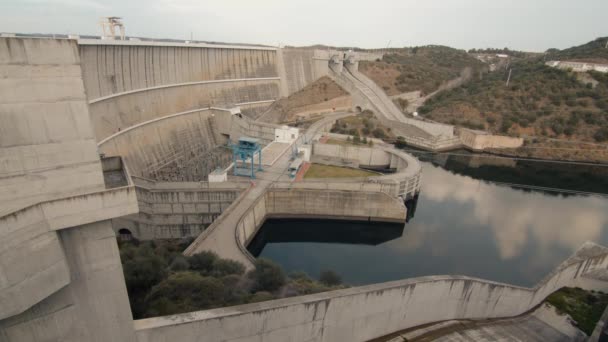 Water Reservoir Alentejo Portugal Wide Shot Dam Reflection Water Green — Stock Video