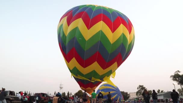 Hot Air Balloon Crew Make Final Touches Balloon Rises Air — Stockvideo