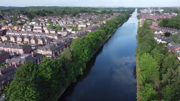 Aerial View Flying Wealthy Cheshire Housing Estate Alongside Manchester Ship — Stock video