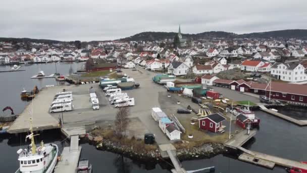 Lillesand Noorwegen Omhoogrijzende Antenne Van Jachthaven Kust Naar Volledig Overzicht — Stockvideo