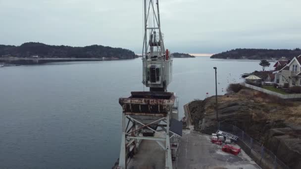 Old Rusty Harbor Crane Lillesand Norway Aerial Rotating Crane Wit — стоковое видео