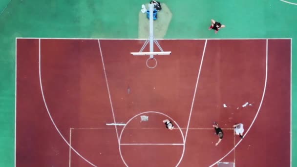 Men Playing Basketball Seen Drone — Vídeo de Stock