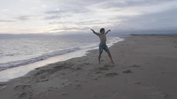Dancer Beach Sunrise — Stockvideo