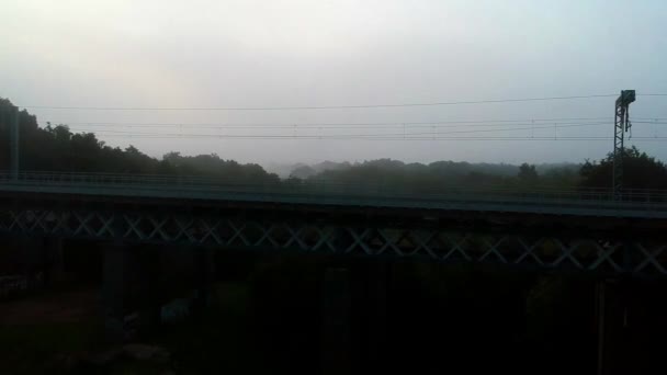 Manhã Cedo Nevoeiro Névoa Ferroviária Ponte Arcos — Vídeo de Stock