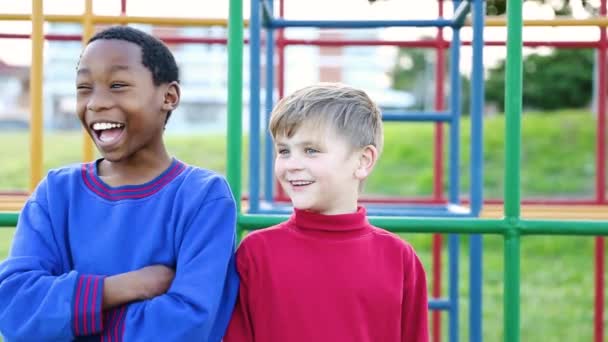 Interracial Brothers Laugh Pretend Serious Playground — Vídeos de Stock