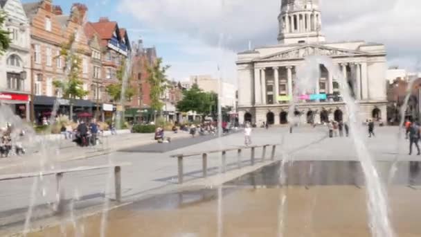 通过喷泉向诺丁汉市政厅开枪 — 图库视频影像