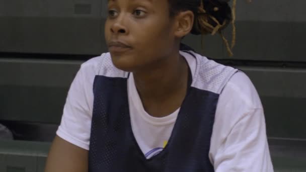 Woman Pro Basketball Player Takes Break Practice — стоковое видео