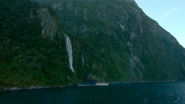 Vessel Front Waterfall Moving Backwards Green Sorroundings Mountains Ocean Front — Stock videók