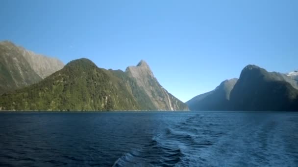 View Back Boat Amazing Milford Sound Mitre Peak — Stok video