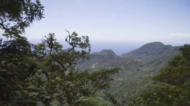 Handheld Shot Ocean View Pura Lempuyang Mountains — Vídeo de Stock