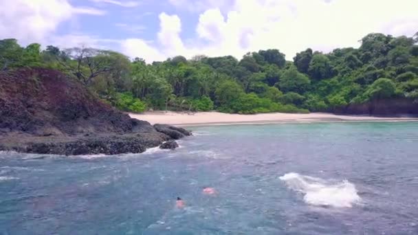 Two Persons Snorkeling Coast Sand Beach Forest Background Boca Chica — 비디오