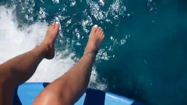 Point View Shot Woman Legs Dangling Edge Fast Moving Boat — Stok video