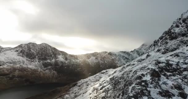 Drönarbilder Snowdonia Vintern — Stockvideo