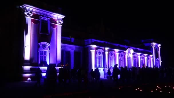 灯会期间 晚上有紫色灯火的建筑物 — 图库视频影像