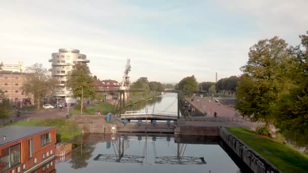 Dawny Obszar Przemysłowy Kanał Transportowy Mieście Utrecht Obecnie Przekształcony Zieloną — Wideo stockowe