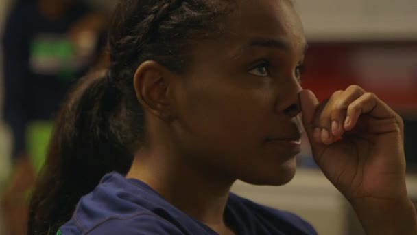 Woman Basketball Player Locker Room Half Time Listening Pep Talk — Stockvideo